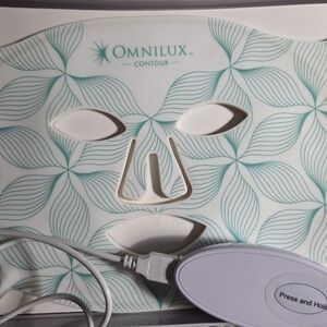 Omnilux Contour LED Face Mask - White and Green
